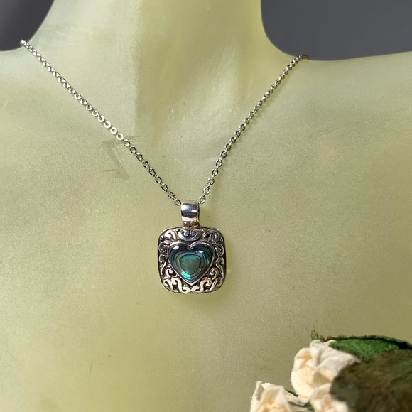 NWOT Silver & Abalone Shell Pendant + Silver Tone Chain - Picture 1 of 3